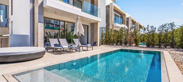 Azure Sama Villa – Jacuzzi/Heated Pool in Protaras