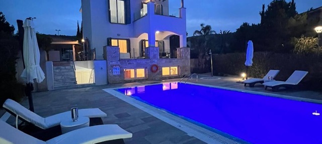 Beach Villa Private Pool A/C Wifi Tennis Court Sea Views Near Latchi in Paphos