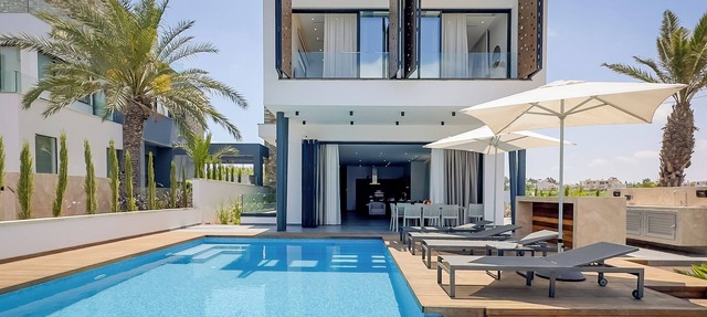 Beachfront Romantic Villa in Paralimni