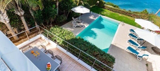 Beachfront Villa Mare – Private Infinity Pool & Jacuzzi Escape in Kissonerga in Kissonerga
