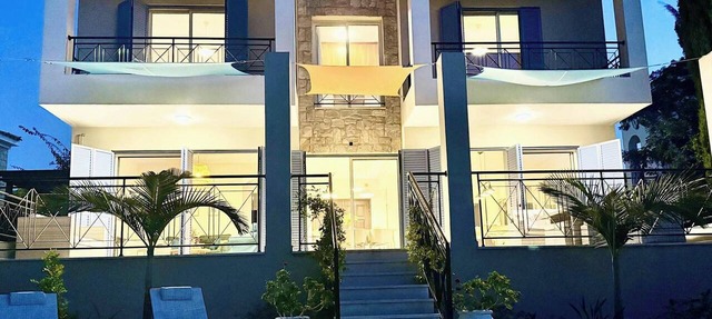 Beachside 5-Bed Villa with Private Pool in Neo Chorio