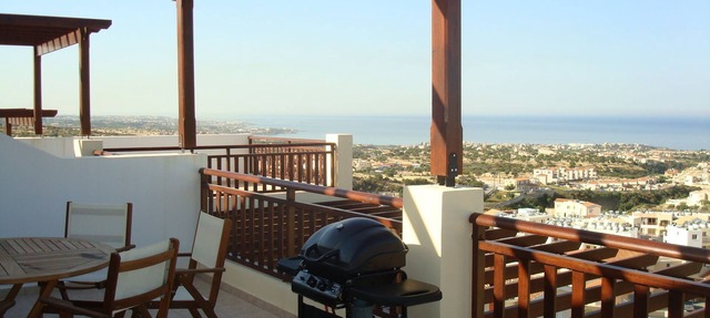 Beautiful 2 Bedroom Penthouse Apartment In Peyia. Communal pool - Free WiFi in Peyia