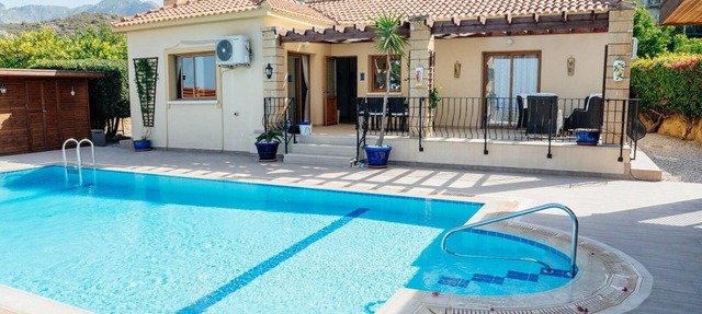Beautiful 3 bedroom/2 bathroom bungalow with fantastic views! in Karavas