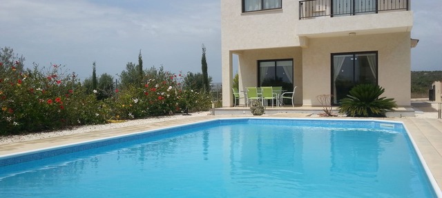 Beautiful Golf Villa With Private Pool And Sea Views, Car Included! in Kouklia