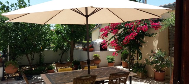 Beautiful Traditional House In Authentic Village local walks and great base in Lythrodontas