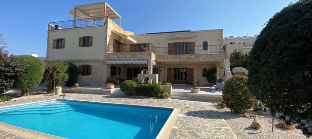 Beautiful, Unique, 'stone-built villa on the outskirts of Peyia in Peyia