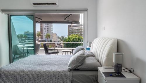 Belora Modern Studio, Sea View 100m to Beach in Limassol