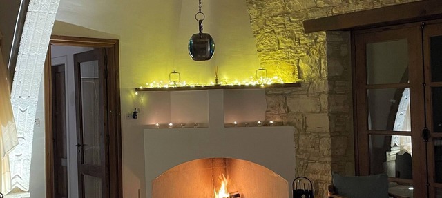 Boutique house/large garden/great mountain views in Lofou