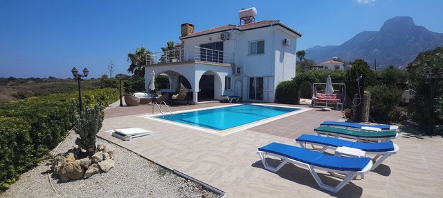 Breathtaking sea views, and total relaxation – just steps from the sea. in Karşıyaka