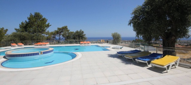 Bretts Landing WOW how big ! sleeps 28 NEW VILLA in Girne