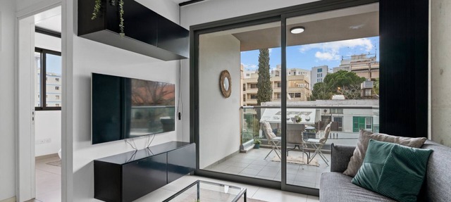 Bright 1 BR W/Balcony in the Center of Nicosia in Nicosia