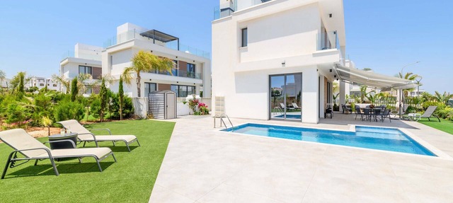 By The Beach - Emerald Seaview Villa - Stunning Seaview Stay in Protaras