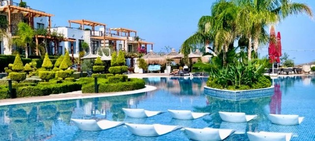 C6 Maldives Holiday Apartment with Sea View in Bahçeli