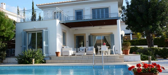 Carob Tree villa near The Centre in Latsi