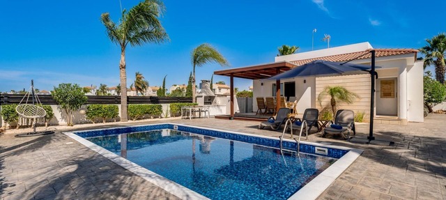Casa Giovanni by Ezoria Villas in Agia Thekla