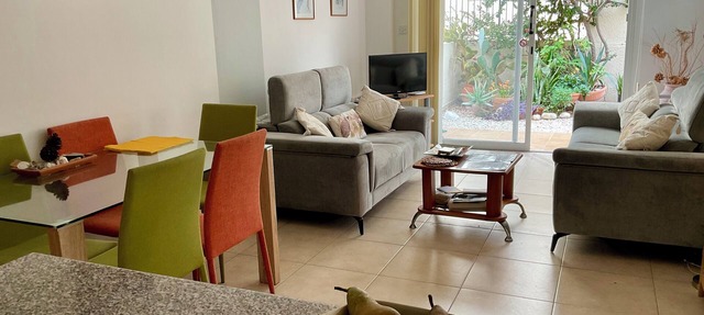 centre of Peyia village, 2 Bedrooms, communal Pool, Patio/garden, BBQ free wifi in Peyia