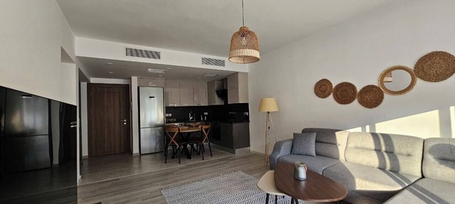 Charming 2-bedroom apartment with WiFi, AC in amazing Alsancak in alsancak
