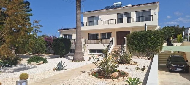 Charming 2-bedroom apartment with WiFi and AC in prestigious Seacaves, Peyia in Peyia