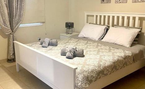 Charming Oroklini Penthouse with Ocean Views and Private Parking in Oroklini