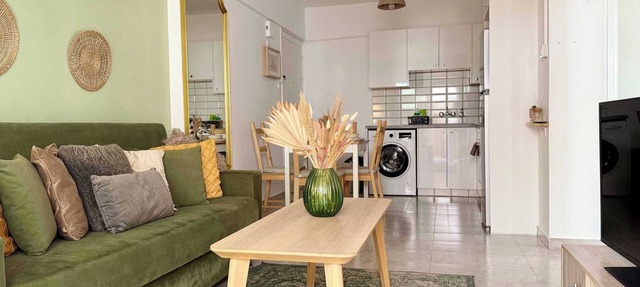 Coastal 2BR Apt in Mackenzie Steps from Beach in Makenzy