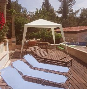 Cosmema House 1 Hot tub and swimming pool villa in Stroumbi