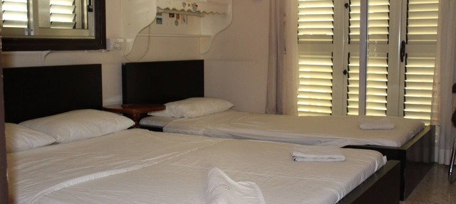 Costas Hostel Action in Tseri