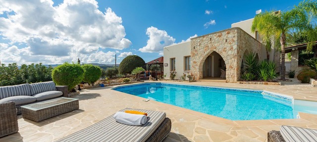 Couples Retreat - a villa that sleeps 4 guests in 2 bedrooms in Neo Chorio