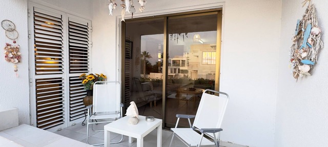 Cozy 2-bedroom apartment walking dinstance to beach in Larnaka