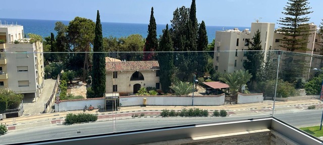 Cozy 2-bedroom newly renovated sea view apt.opposite beautiful sandy beach in Agios Tychon