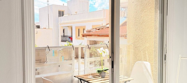 Cozy 2BR - 1Min To The Beach in Larnaka