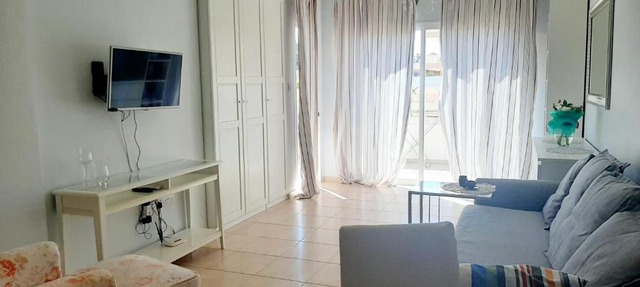 Cozy ground floor apartment with sunny veranda in Paphos