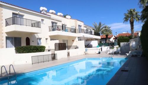 Cyking 2 bed Apartment with pool & 10 min to beach in Paphos