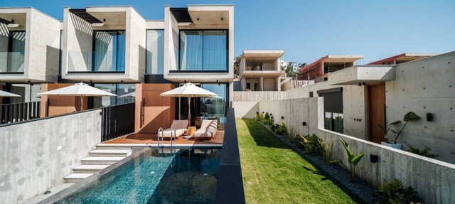 Designer Townhouse with heated infinity pool in Paphos in Chlorakas