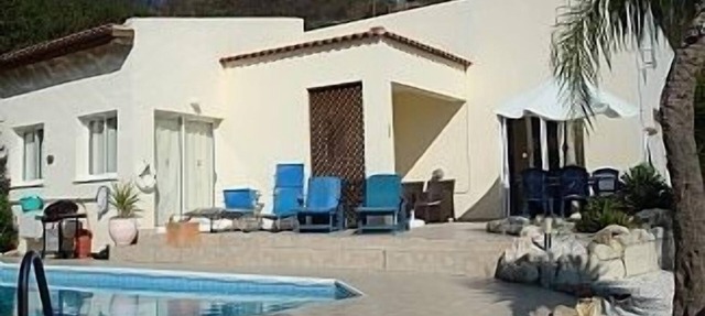 Detached Villa with private Pool. Fantastic views. Overlooking vineyards in Psathi