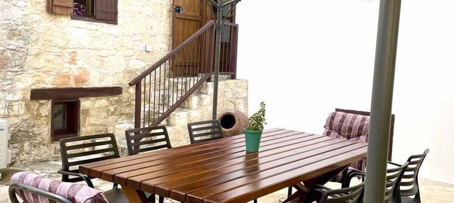 DROUSHIA CORNER HOUSE in Drouseia