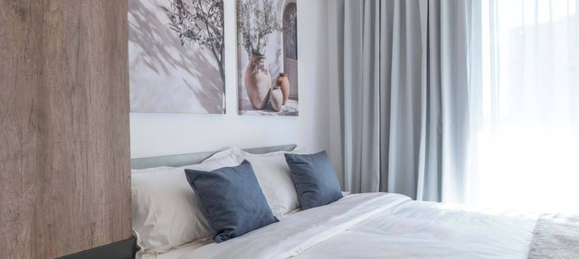 Elegant 1BR Suite w/Balcony & Queen Bed – Germasogeia Tourist Area, Limassol in Germasogeia