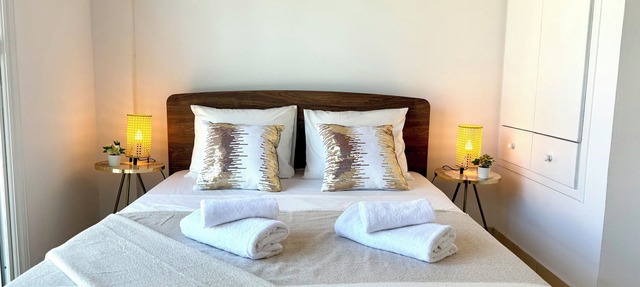 Elegant Beach Villa Moonstone with Lounge and BBQ in Perivolya Larnaka