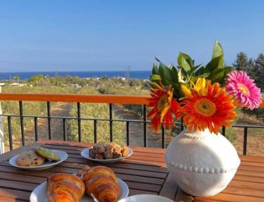 Eleonas Seaview Cottages in Alaminos