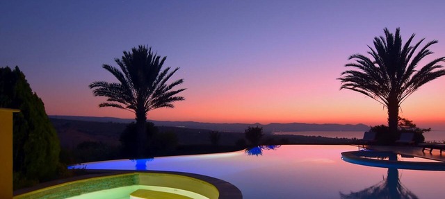 Elite, Spectacular Villa Enormous HEATED Pool Gym Excellent Location - Sleeps 15 in Argaka
