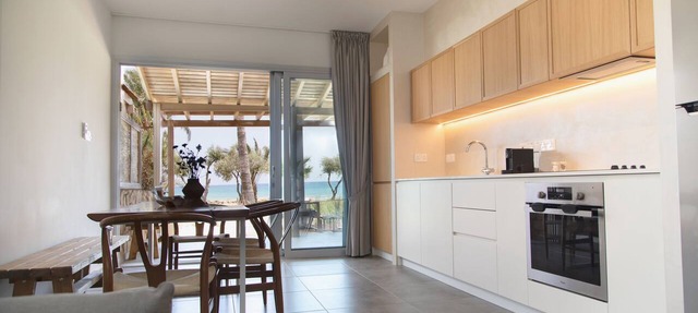 Elya Beach Luxury Suites in Agios Theodoros