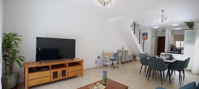 Elysia park - Charming 2BR Townhome with Pool, Gym, Free parking-Paphos central in Pafos