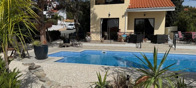 Escape to The Retreat -3 bed Villa, private fenced pool in Pissouri