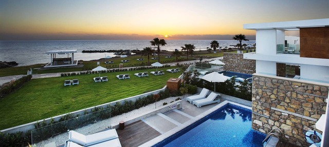 Exclusive Luxury Beachfront Villas - Prime Tourist Beach Location - Cyan in Kato Paphos