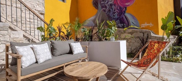 Exquisite Modern Village House with Private jacuzzi pool in Agios Tychon