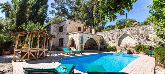 Fantastic Stone Villa, Private Pool, Sauna, Jacuzzi Hot Tub in the Idyllic location of Miliou! in Miliou