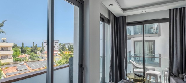 Flat w Balcony 4 min to Kyrenia Castle Near Beach in Girne
