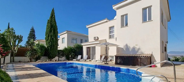Gorgeous home in Neo Chorio with WiFi in Neo Chorio