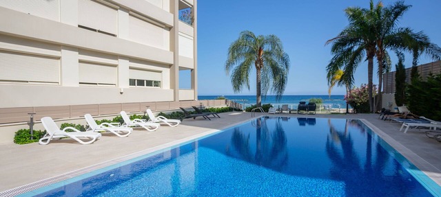 Hallmark Beach Apartment in Germasogia