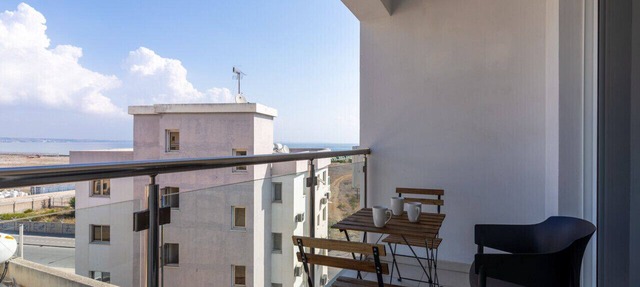 Harbor 401: Stylish 1-Bedroom Apartment in Larnaca in Cyprus - Larnaca