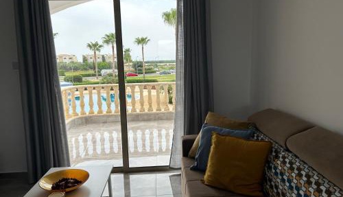 Holiday Mandria apt with pool in Paphos